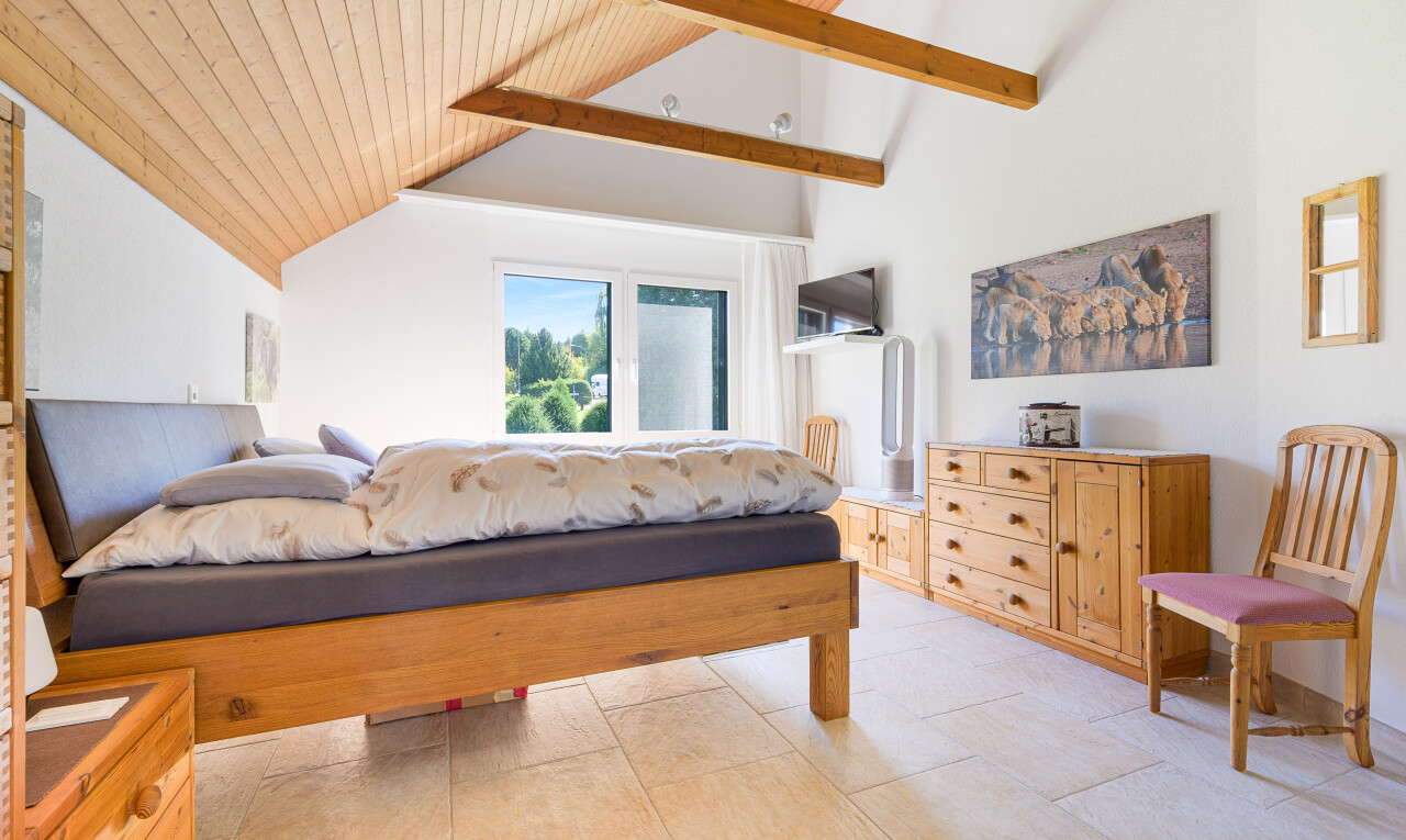 zimmer / schlafzimmer mit natural light, natürliches licht, inside property, drywall, und gipskartonwand