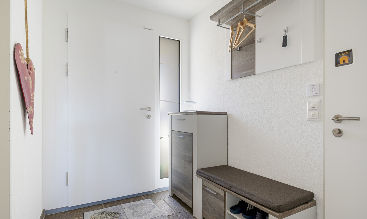 küche mit inside property, gipskartonwand, drywall, sockelleisten, und baseboards wall