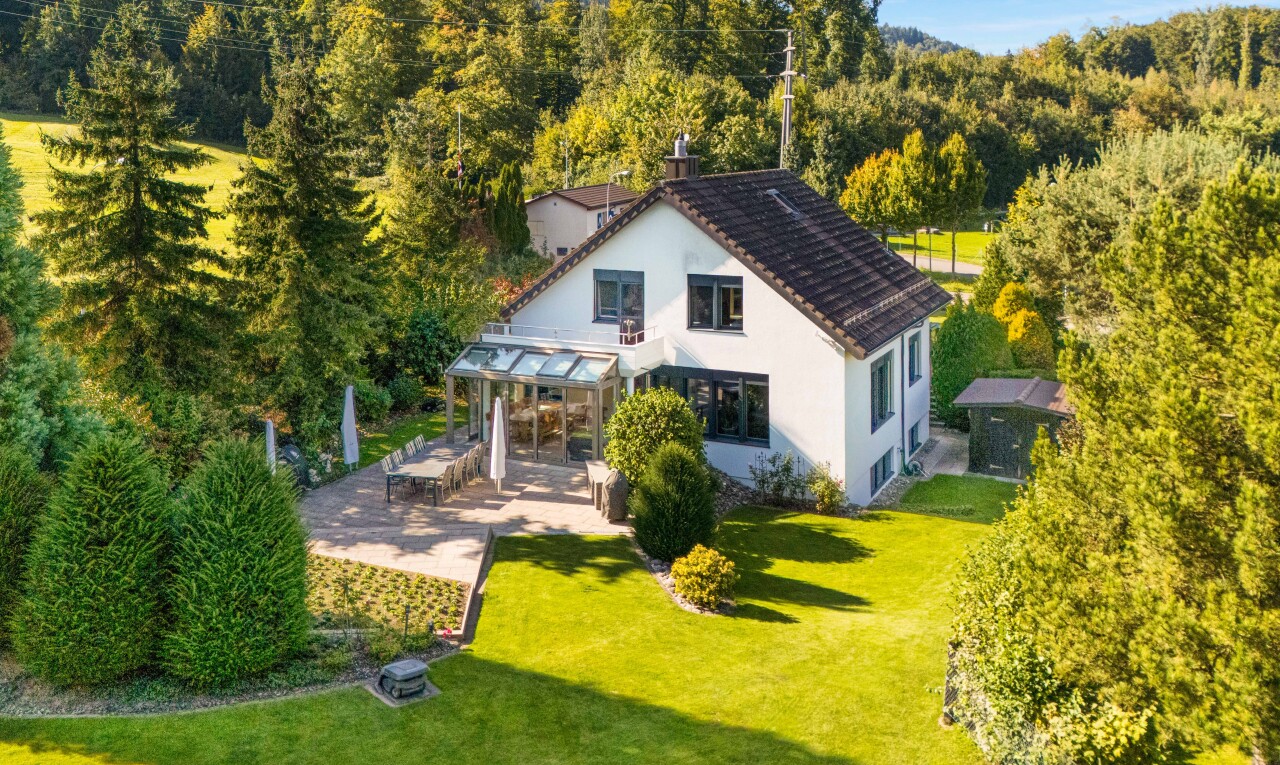 garten mit terrasse, property visible, rasen, waldblick, und forest view