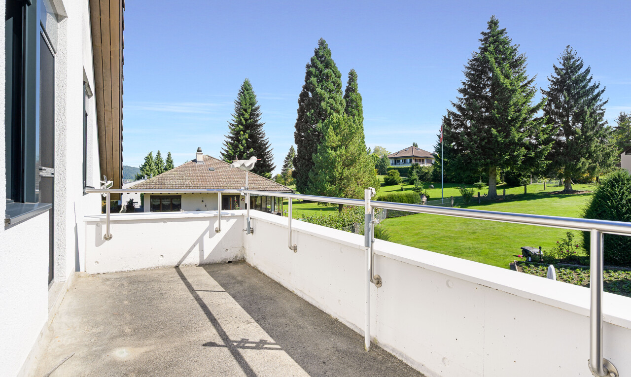 balkon mit from property, day time, und balkon