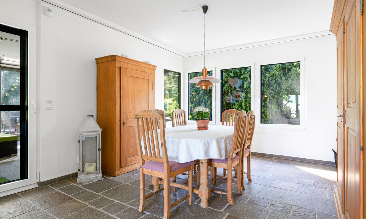esszimmer mit natürliches licht, natural light, inside property, gipskartonwand, und drywall