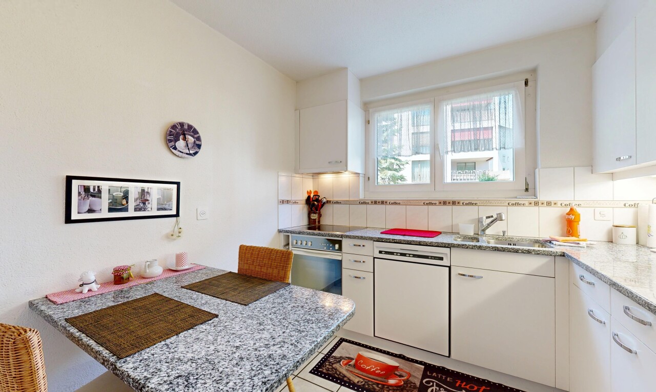 küche mit drywall, gipskartonwand, geschirrspülmaschine, white cabinets, und weiße schränke