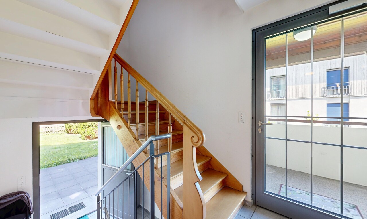 treppe mit natürliches licht, natural light, treppen, gipskartonwand, und drywall