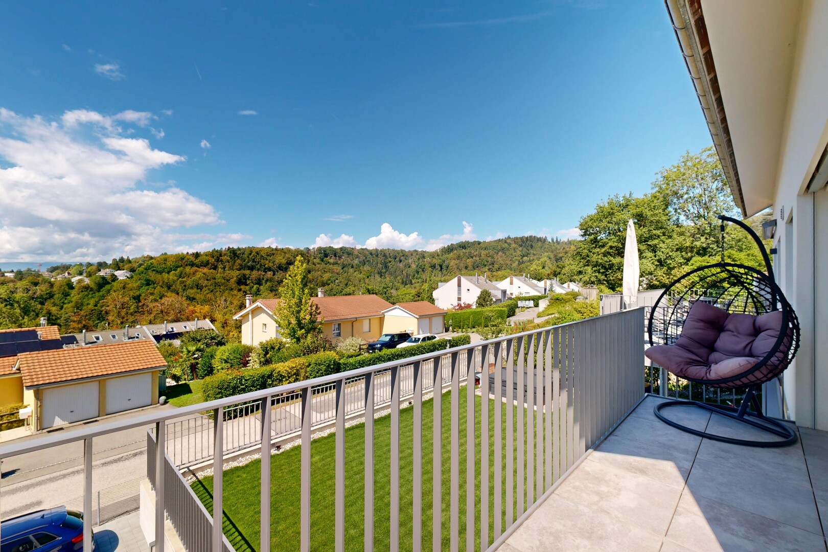 balcon avec balcon, vue résidentielle, residential view, neighborhood view, et view focus