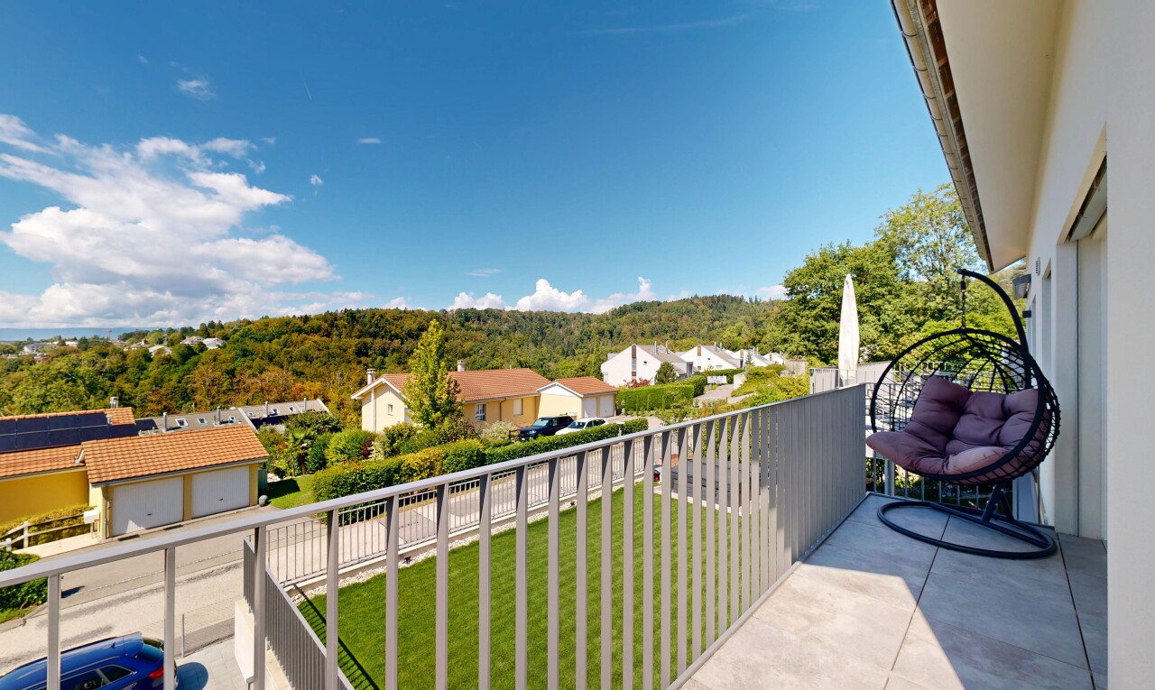 balcon avec balcon, vue résidentielle, residential view, neighborhood view, et view focus