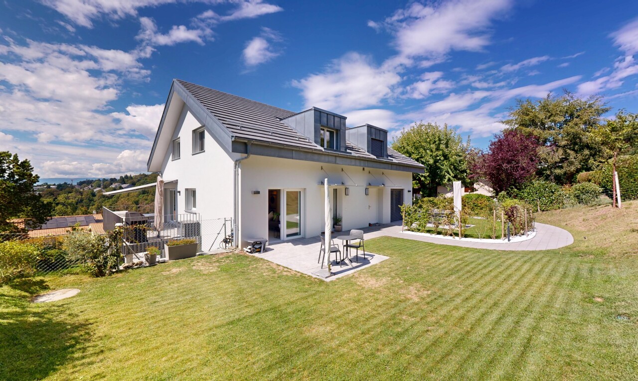 façade avec pelouse, property visible, day time, from property, et bardage en stuc