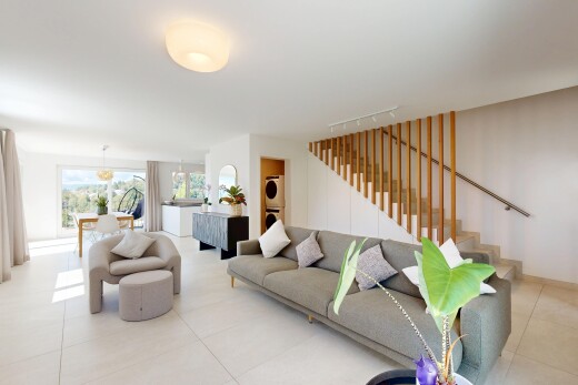 wohnzimmer mit drywall, gipskartonwand, treppen, deckenbeleuchtung, und light floor