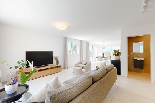 salon avec télévision, drywall, cloison sèche, tile floor, et sol en carrelage