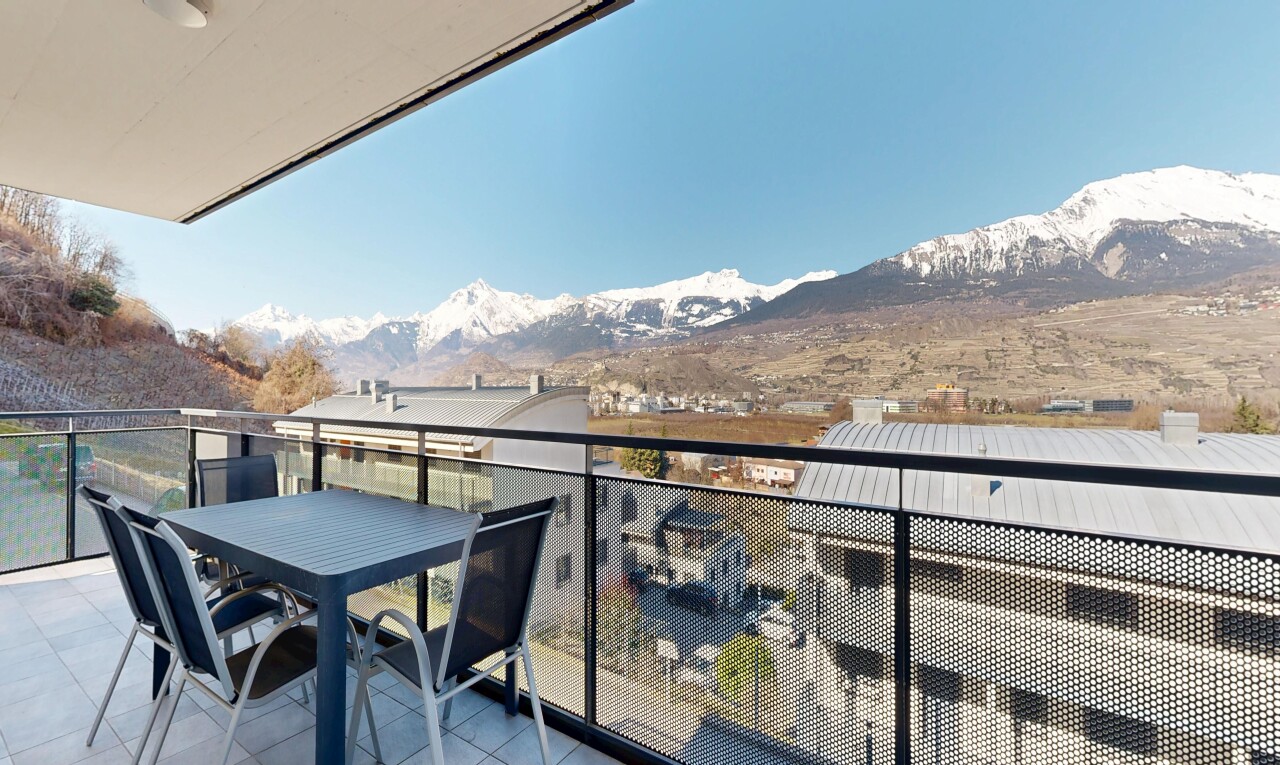 balcon avec vue sur la montagne, mountain view, day time, et from property