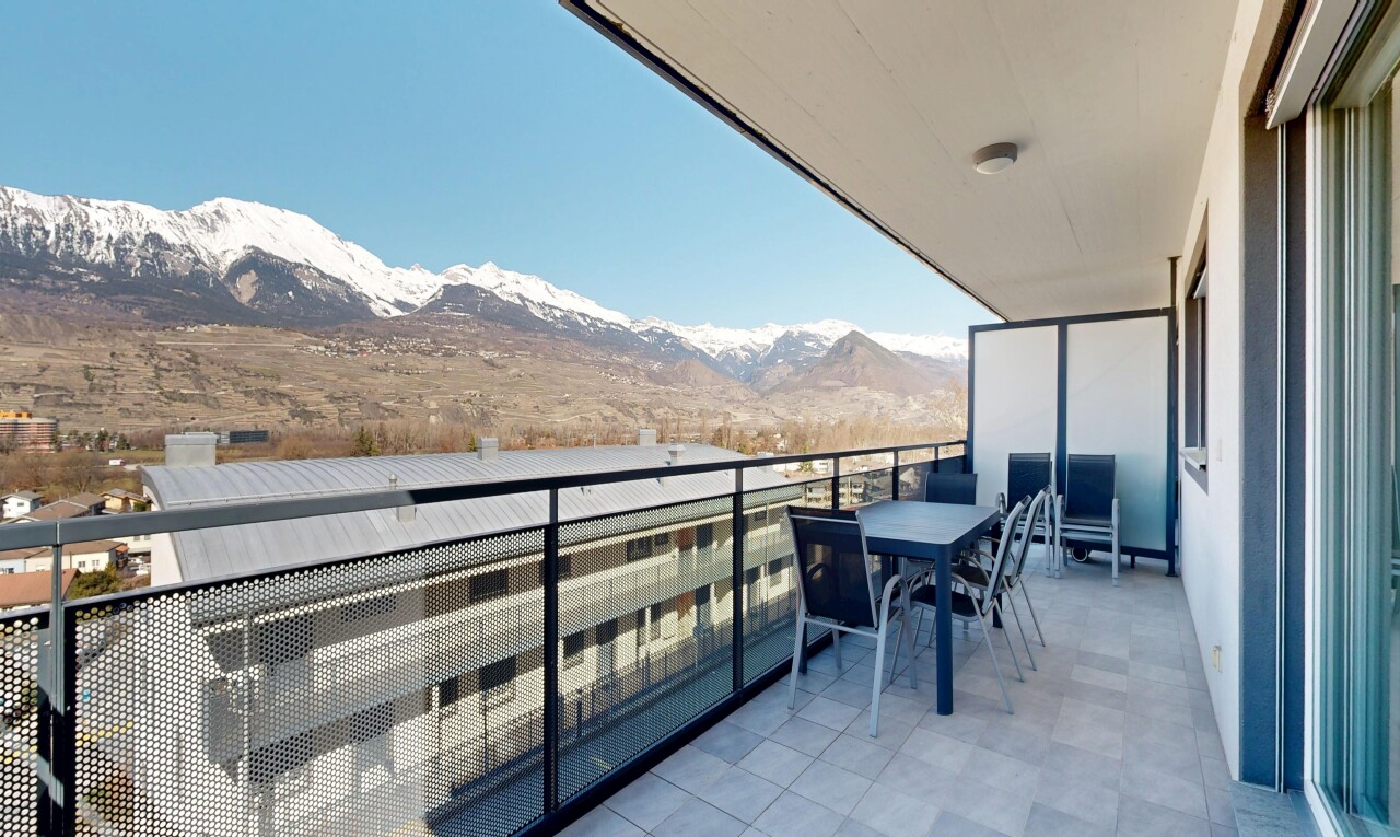 balcon avec vue sur la montagne, mountain view, day time, et from property