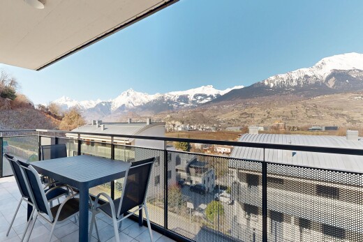 balcony featuring a mountain view