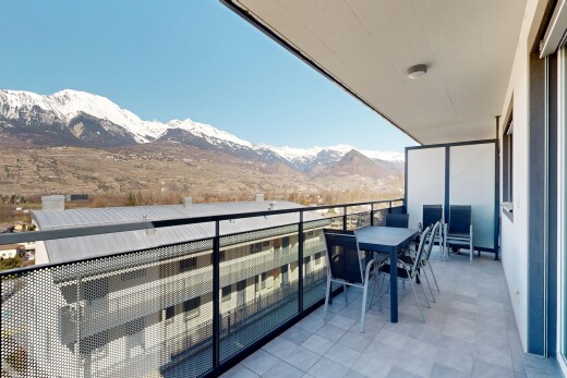 balcony featuring a mountain view