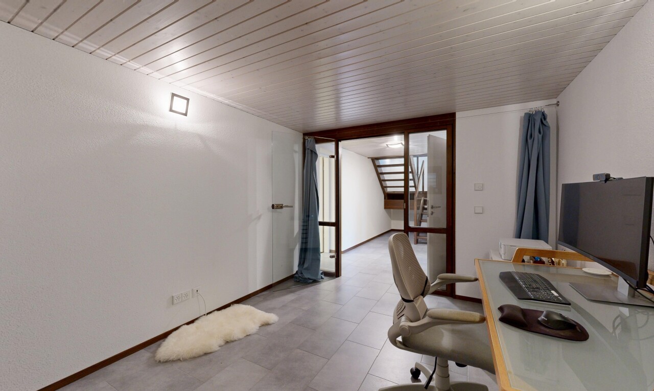 bureau avec plafond bas, low ceiling, inside property, cloison sèche, et drywall