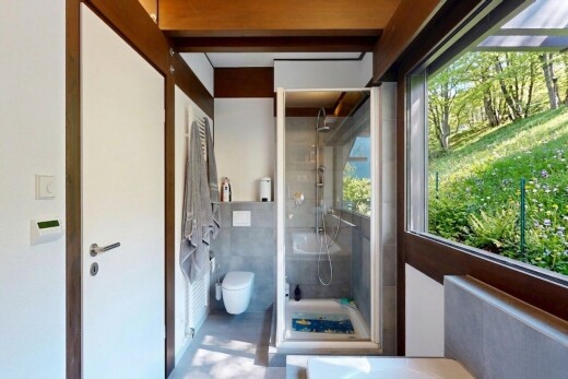 salle de bains avec douche, salle de bain complète, lumière naturelle, natural light, et cloison sèche