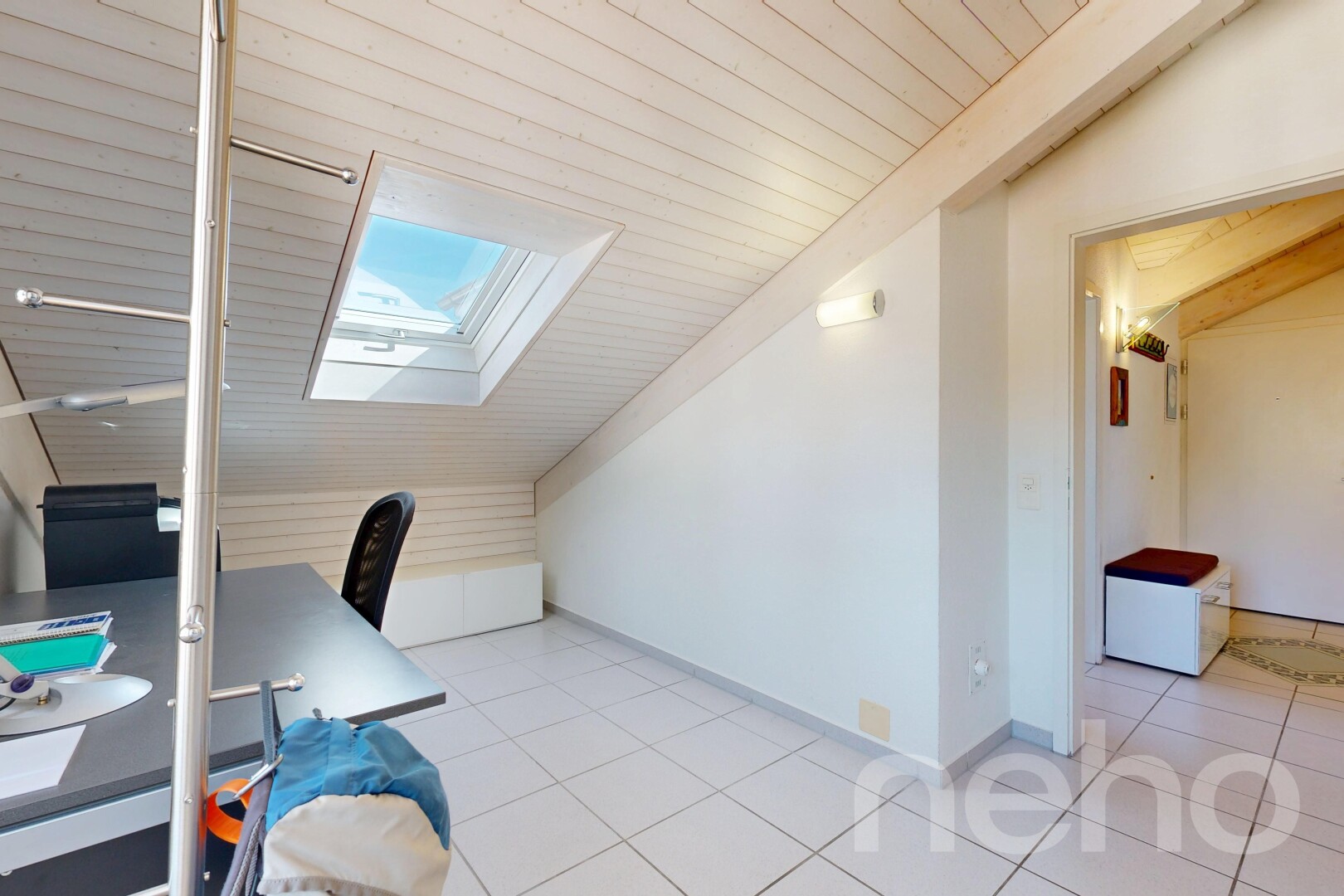 büro mit dachfenster, vaulted ceiling, dachschräge, drywall, und gipskartonwand