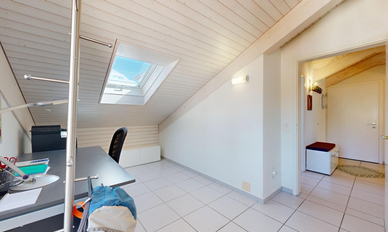 büro mit dachfenster, vaulted ceiling, dachschräge, drywall, und gipskartonwand