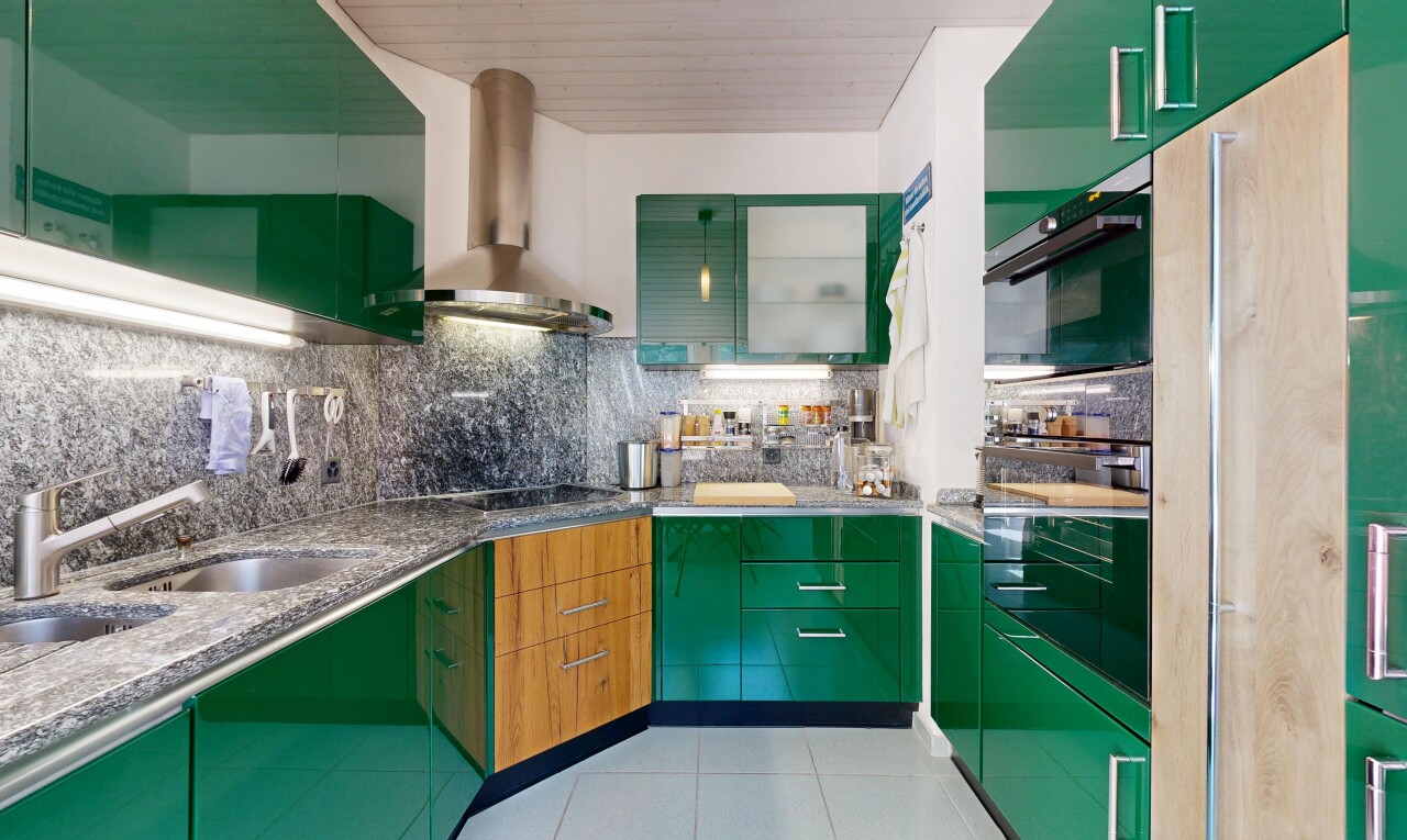küche mit green cabinets, grüne schränke, küchenrückwand beim Herd, küchenrückwand beim herd, und dunstabzugshaube