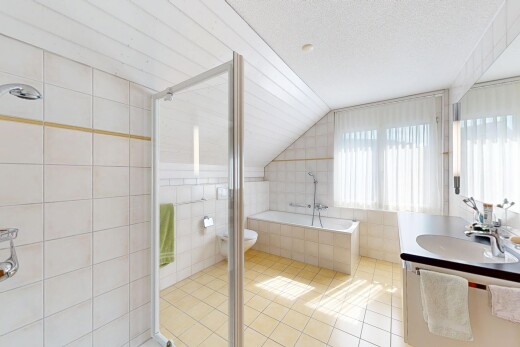 bad mit tile wall, fliesenwand, komplettes badezimmer, tile floor, und fliesenboden