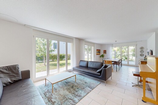 wohn- / esszimmer mit fliesenboden, tile floor, inside property, natürliches licht, und natural light
