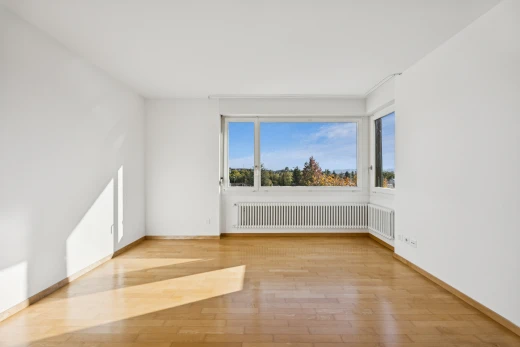 leerer raum mit day time, inside property, gipskartonwand, drywall, und holzfußboden