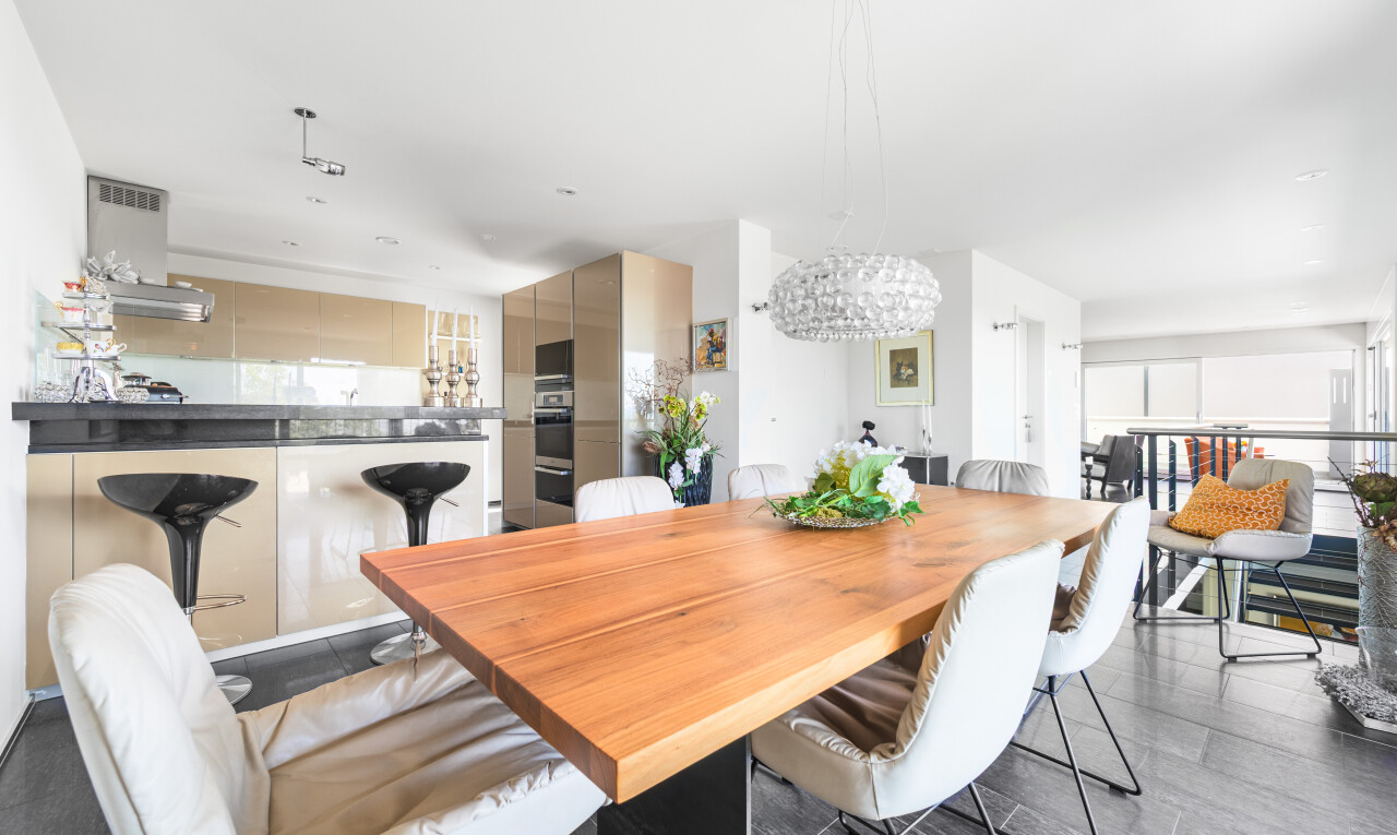 esszimmer mit inside property, natürliches licht, natural light, gipskartonwand, und drywall