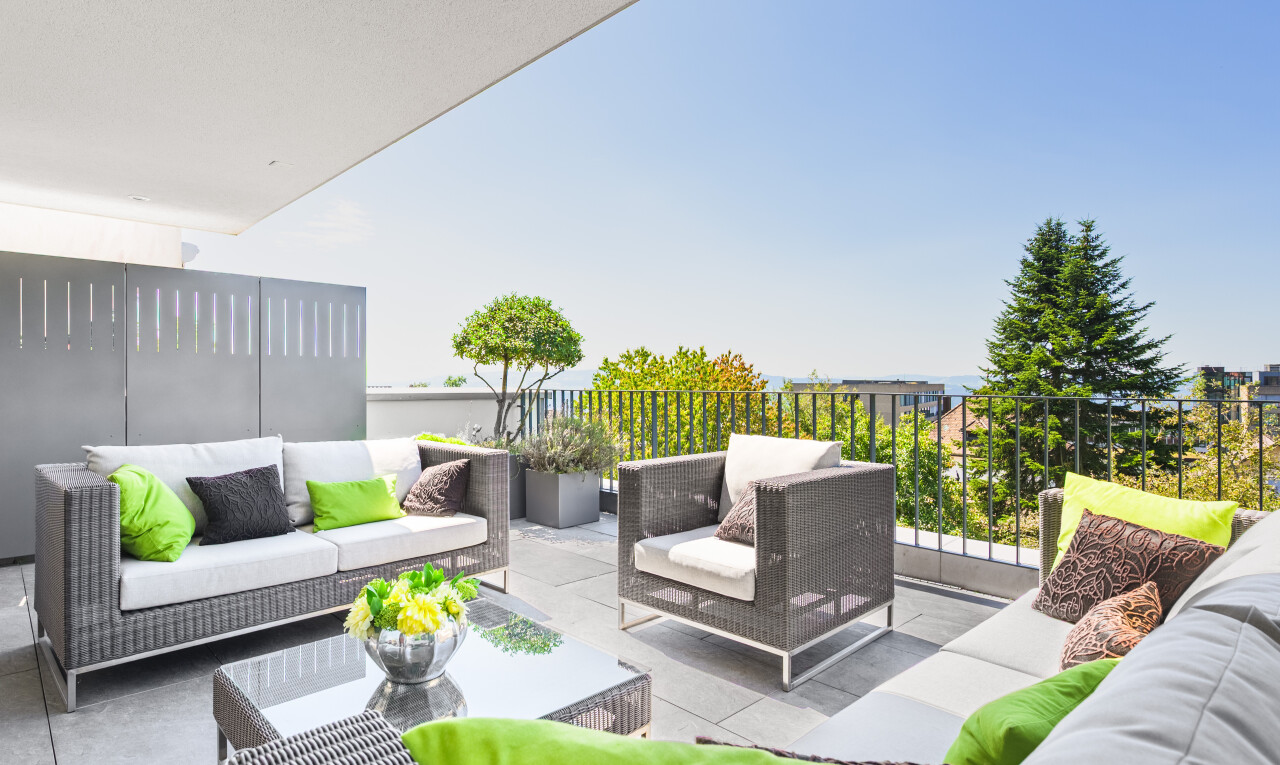 terrasse mit wohnraum im freien, terrasse, from property, und day time