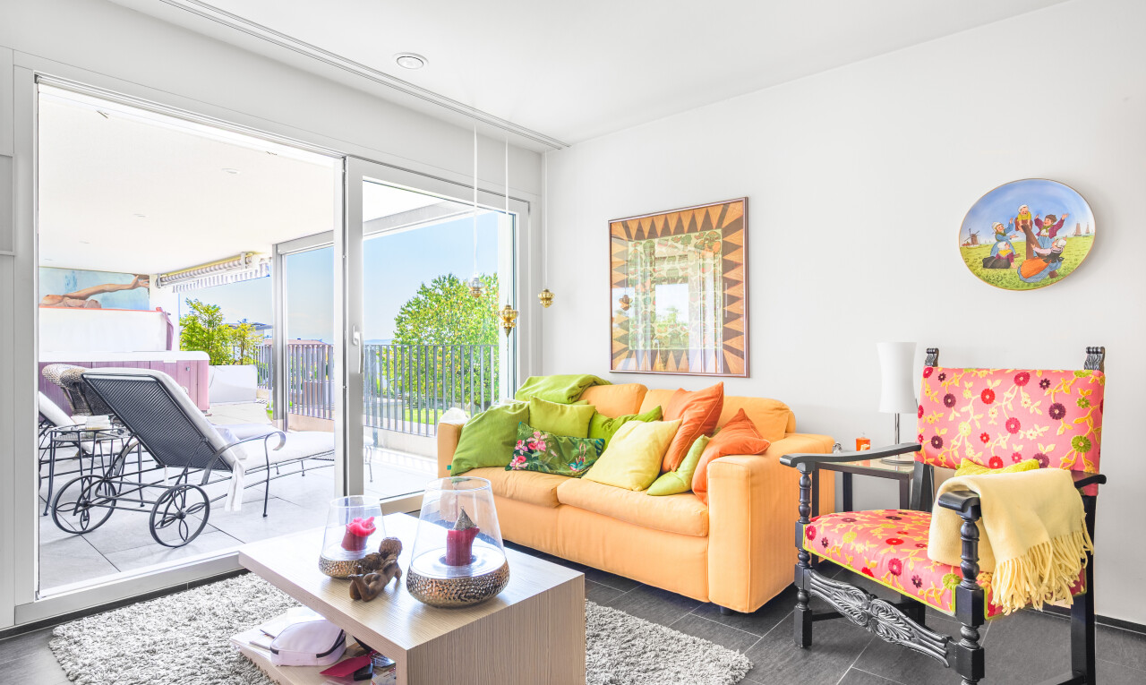 wohnzimmer mit day time, natürliches licht, natural light, gipskartonwand, und drywall