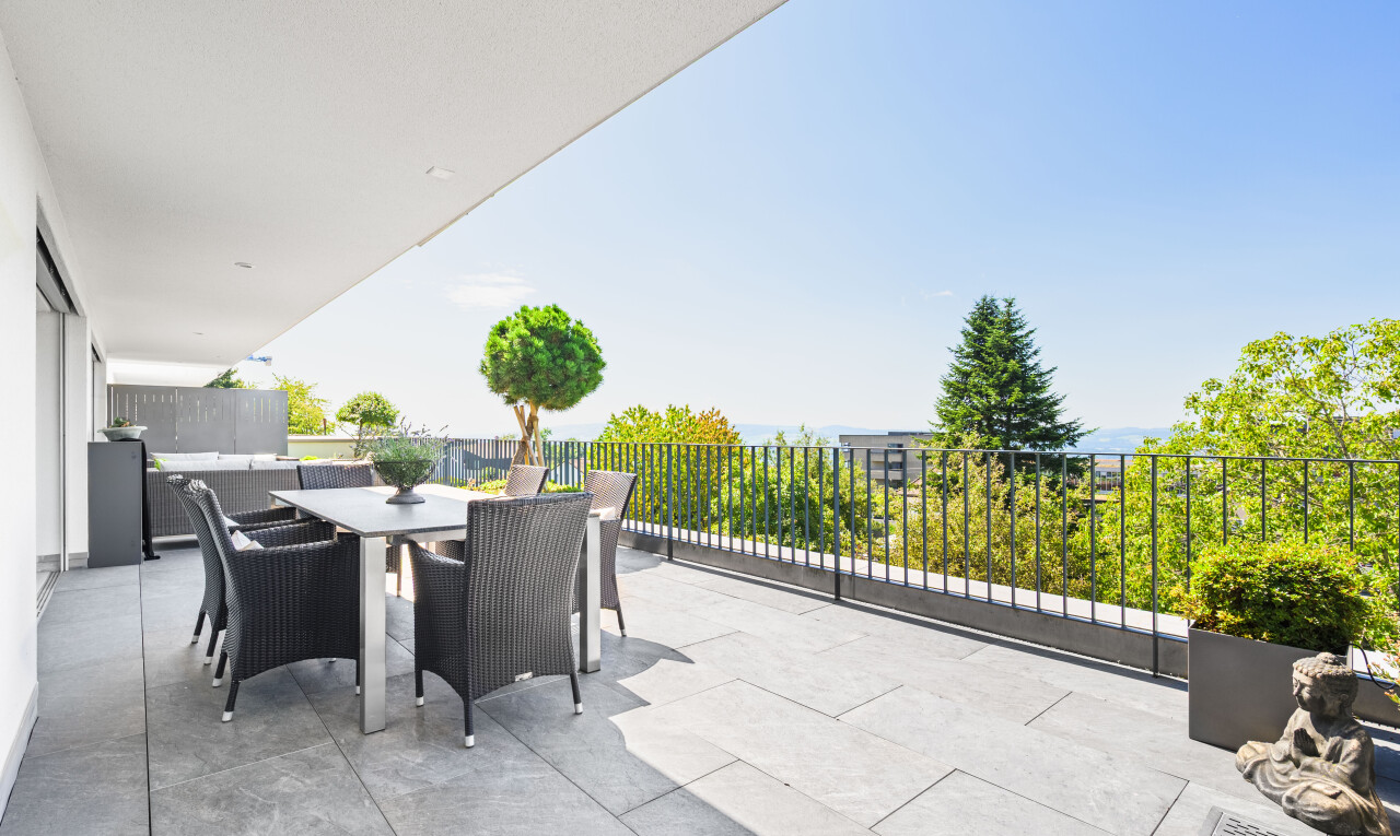 terrasse mit from property, day time, essbereich im freien, terrasse, und lüftungsgitter