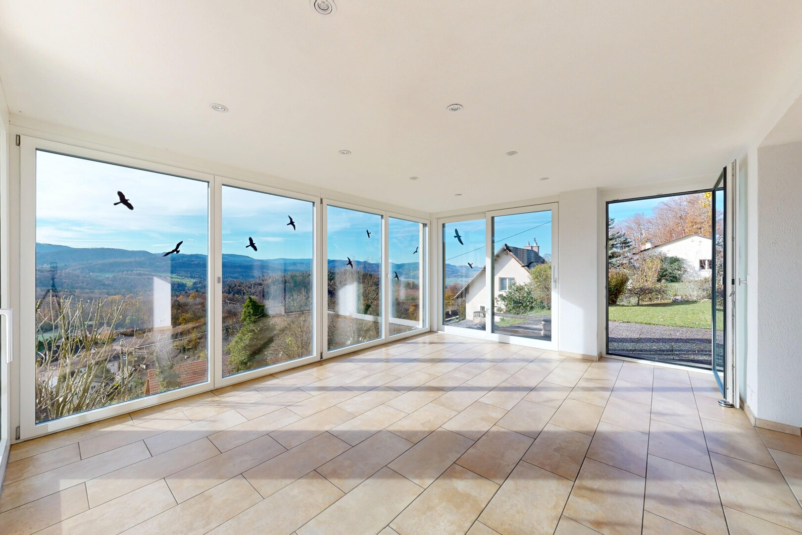 leerer raum mit day time, natürliches licht, natural light, bodendeckenfenster, und floor ceiling windows