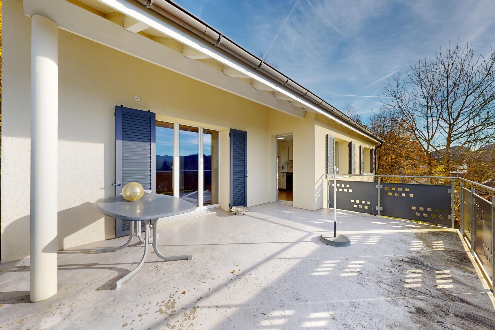 terrasse mit day time und property visible