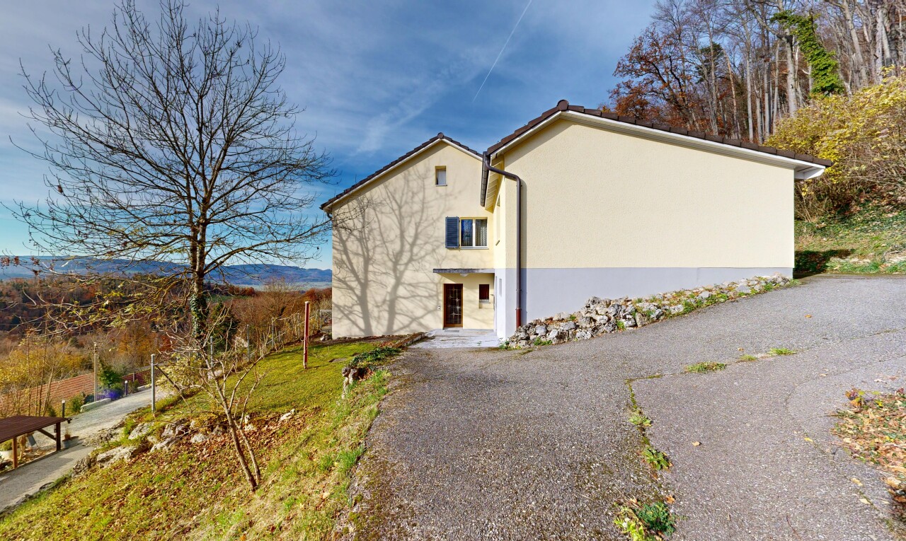 außenansicht mit day time, stuckverkleidung, und property visible