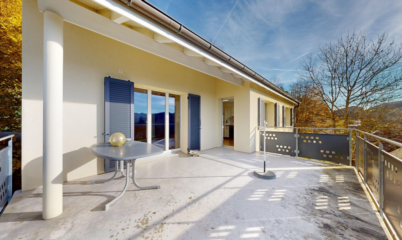 terrasse mit day time und property visible