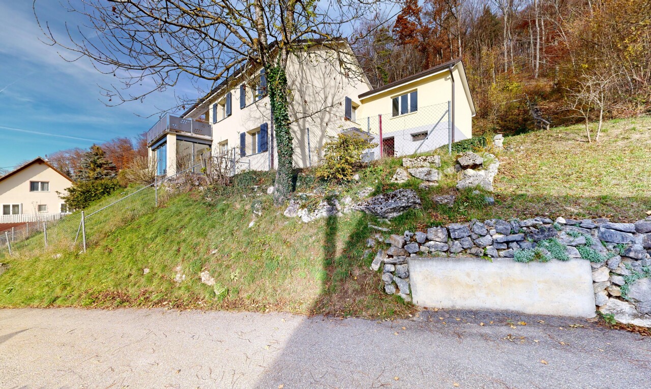 außenansicht mit day time, property visible, und leeres grundstück