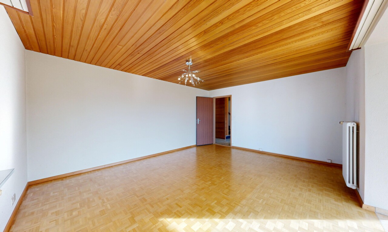 leerer raum mit drywall, gipskartonwand, baseboards wall, sockelleisten, und inside property
