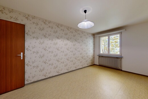 leerer raum mit wallpaper wall, tapetenwand, kühler, natural light, und natürliches licht