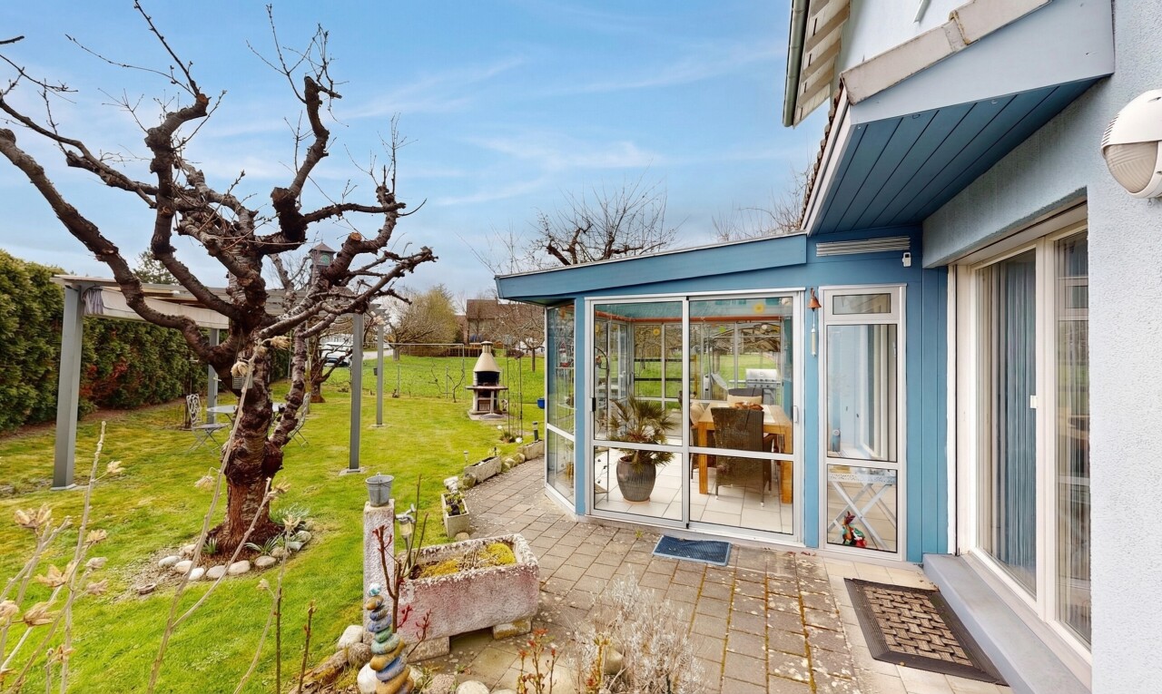 terrasse avec véranda, pelouse, from property, day time, et terrasse