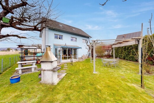 außenansicht mit from property, rasen, pergola, day time, und zaun