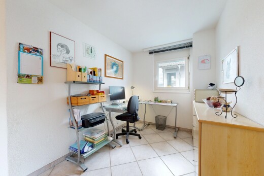 bureau avec espace bureau, light floor, natural light, lumière naturelle, et inside property