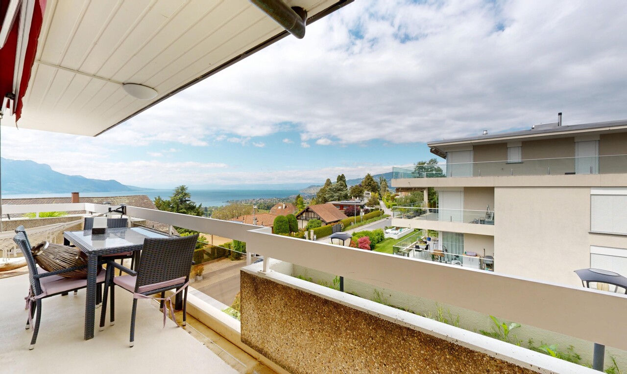 balcon avec from property et day time