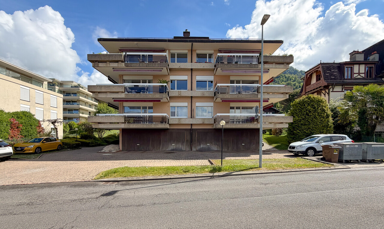 extérieur du bâtiment avec day time, apartment complex view, et vue sur le complexe d'appartements
