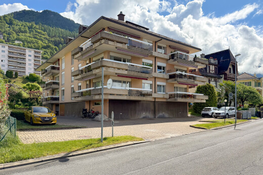 view of apartment building / complex