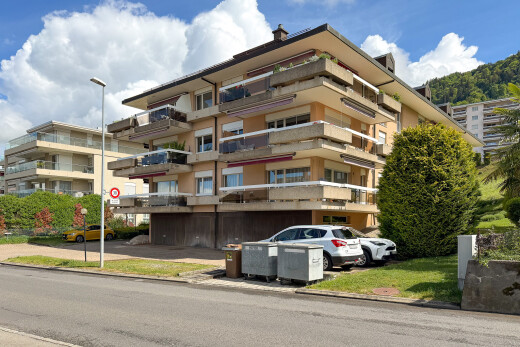 view of apartment building / complex
