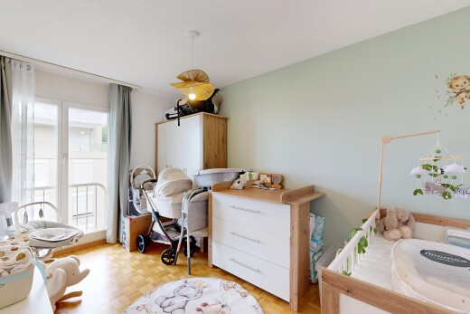 chambre avec parquet floor, sol en finition bois, wood finish floor, light floor, et inside property