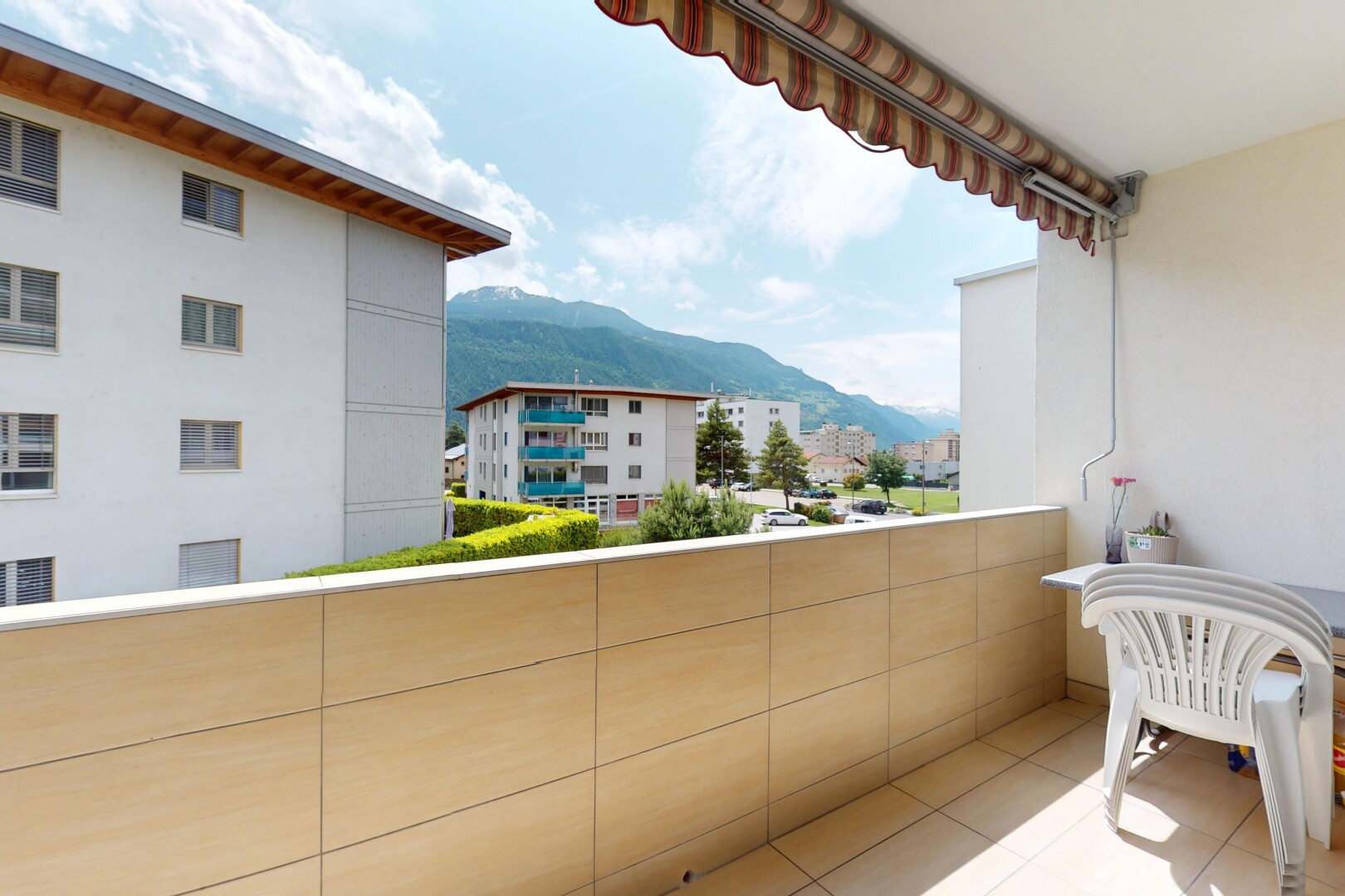 balkon mit mountain view, blick auf die berge, day time, from property, und balkon