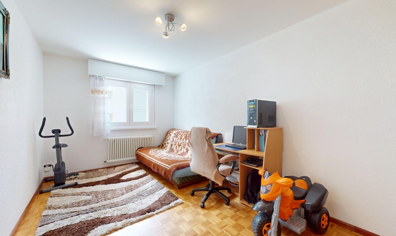 büro mit kühler, natürliches licht, natural light, inside property, und gipskartonwand