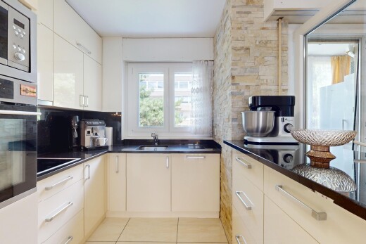 küche mit ofen, natürliches licht, natural light, inside property, und fliesenboden