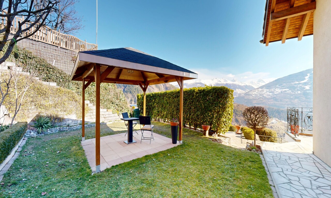jardin avec terrasse, day time, kiosque, vue sur la montagne, et mountain view