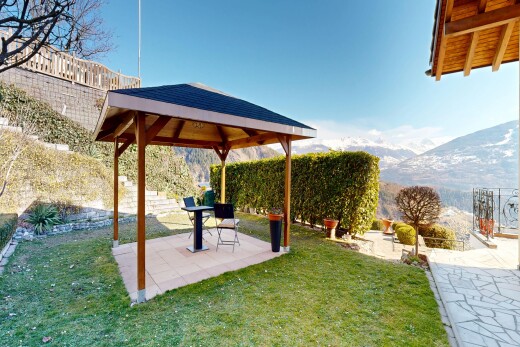 jardin avec terrasse, day time, kiosque, vue sur la montagne, et mountain view