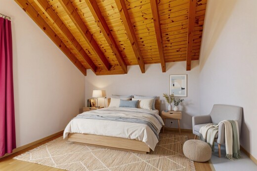chambre avec plafond en bois, wood ceiling, inside property, plafond à poutres, et beamed ceiling