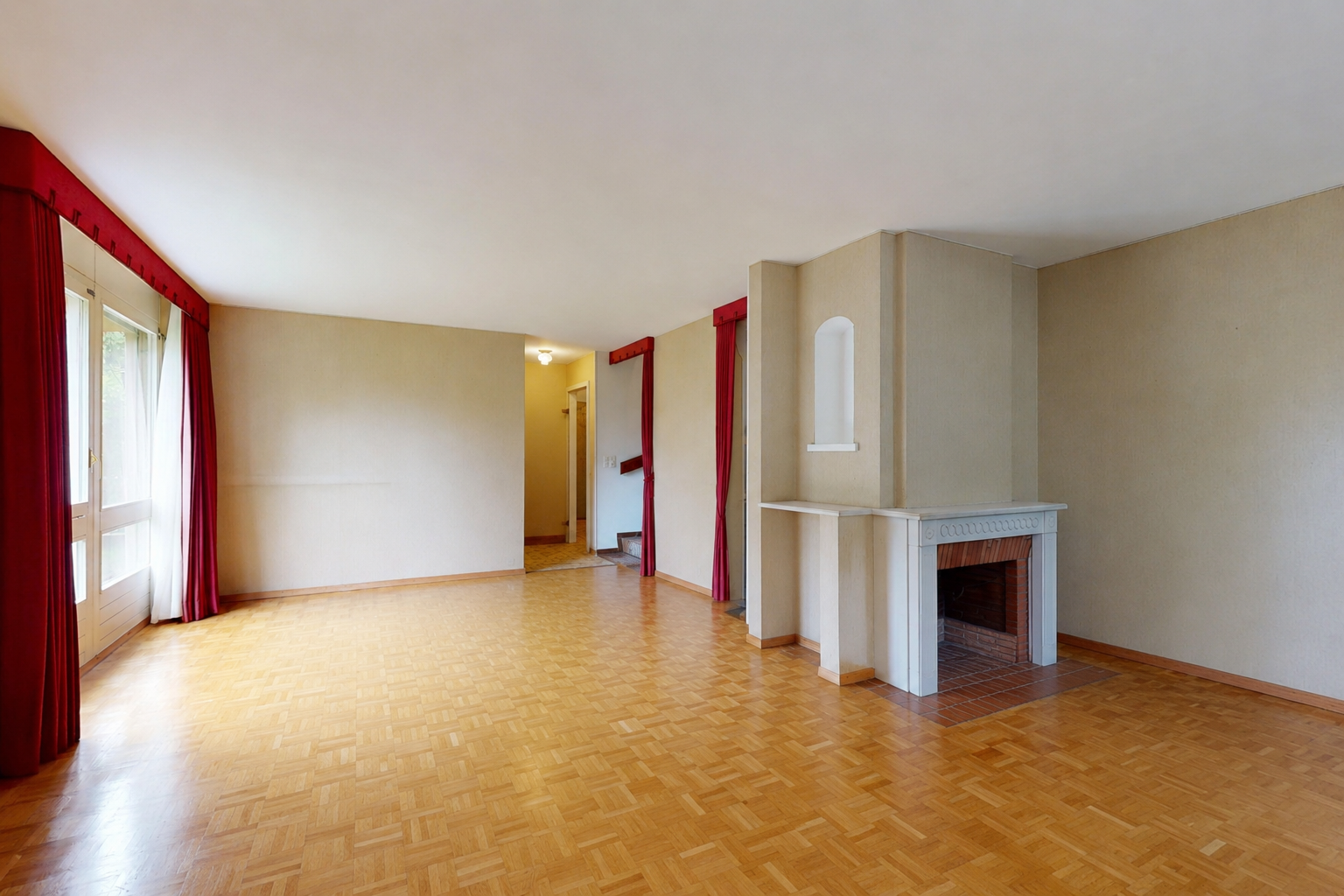 leerer raum mit parquet floor, holzfußboden, wood finish floor, inside property, und gipskartonwand